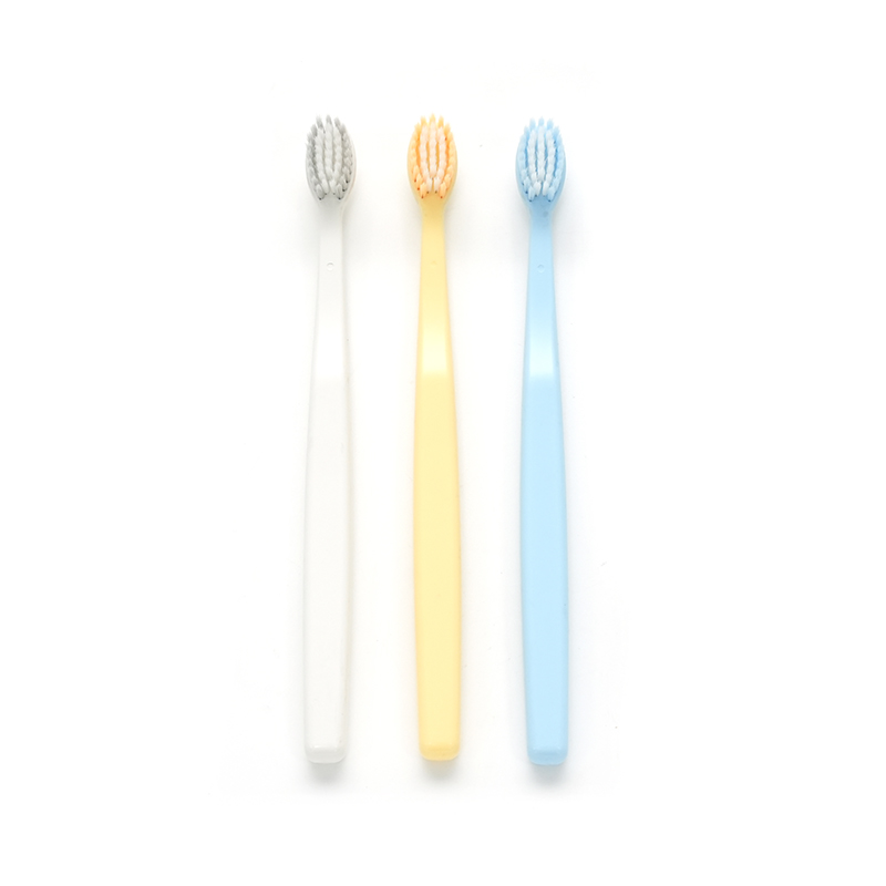 PP-Griff, ultrafeine, weiche PBT-Borsten, Tiefenreinigung für Erwachsene, entspricht den EURO-Standards. Zahnbürste